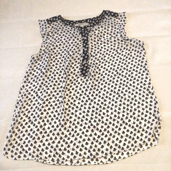 ‼️MOVING‼️ LOFT Flutter Sleeve Blouse Top. Sz. Medium. Black & White EUC - Picture 6 of 7